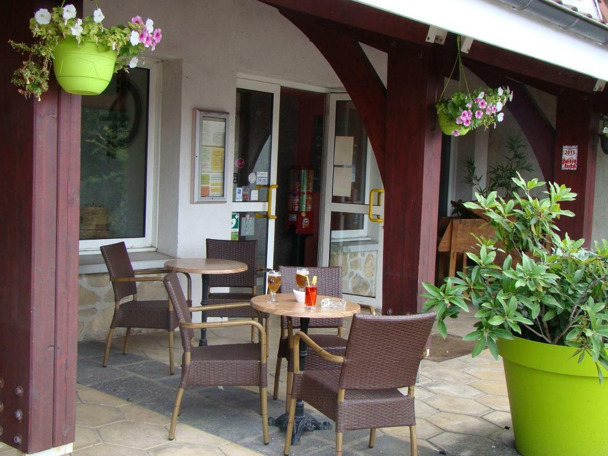 LOGIS Hôtel Le Moulin Des Gardelles Riom Buitenkant foto