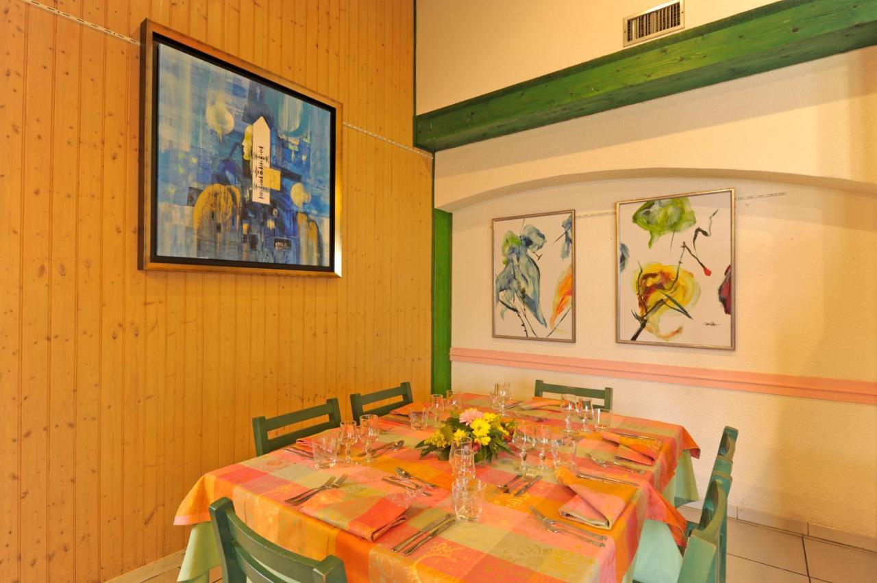 LOGIS Hôtel Le Moulin Des Gardelles Riom Buitenkant foto